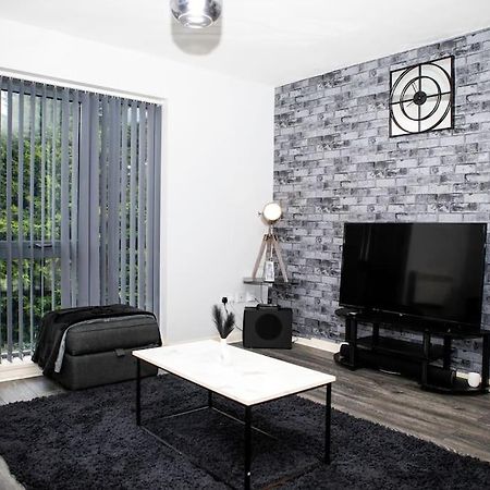 Stylish Two-Bedroom Salford Quays Apartment Manchester Exterior foto