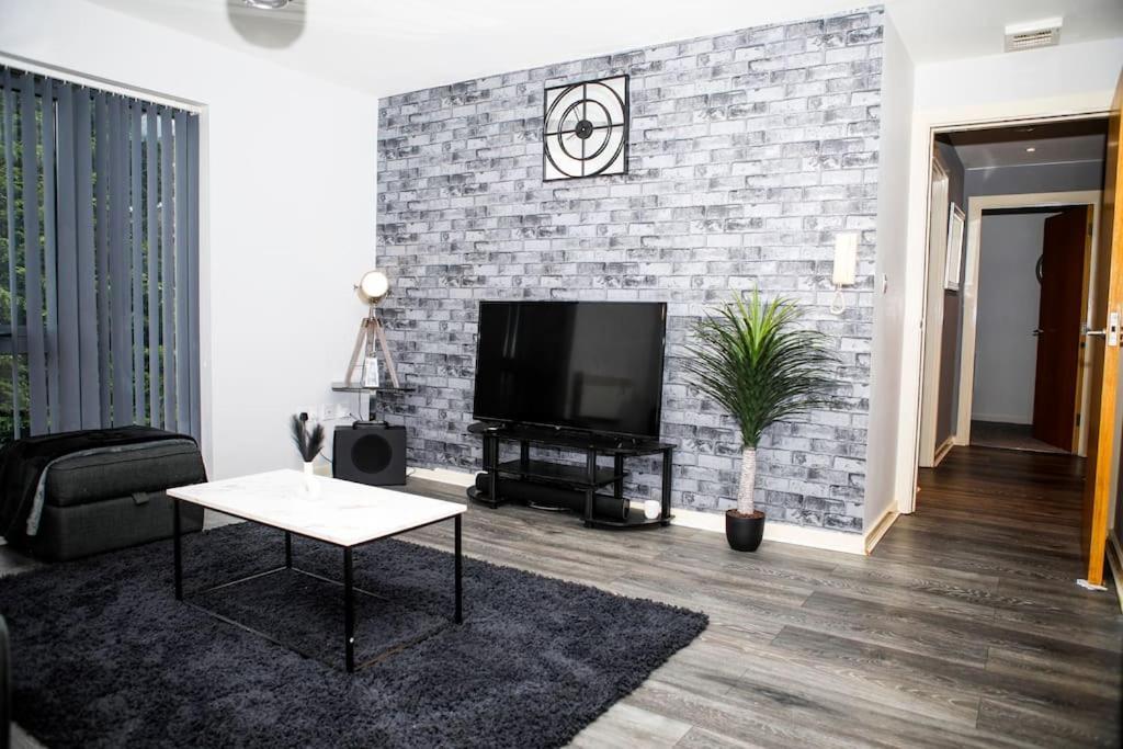 Stylish Two-Bedroom Salford Quays Apartment Manchester Exterior foto
