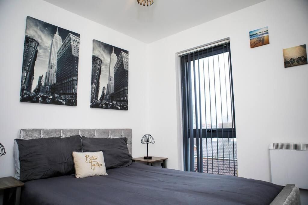 Stylish Two-Bedroom Salford Quays Apartment Manchester Exterior foto