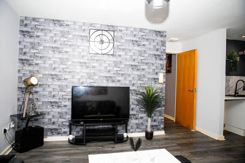 Stylish Two-Bedroom Salford Quays Apartment Manchester Exterior foto