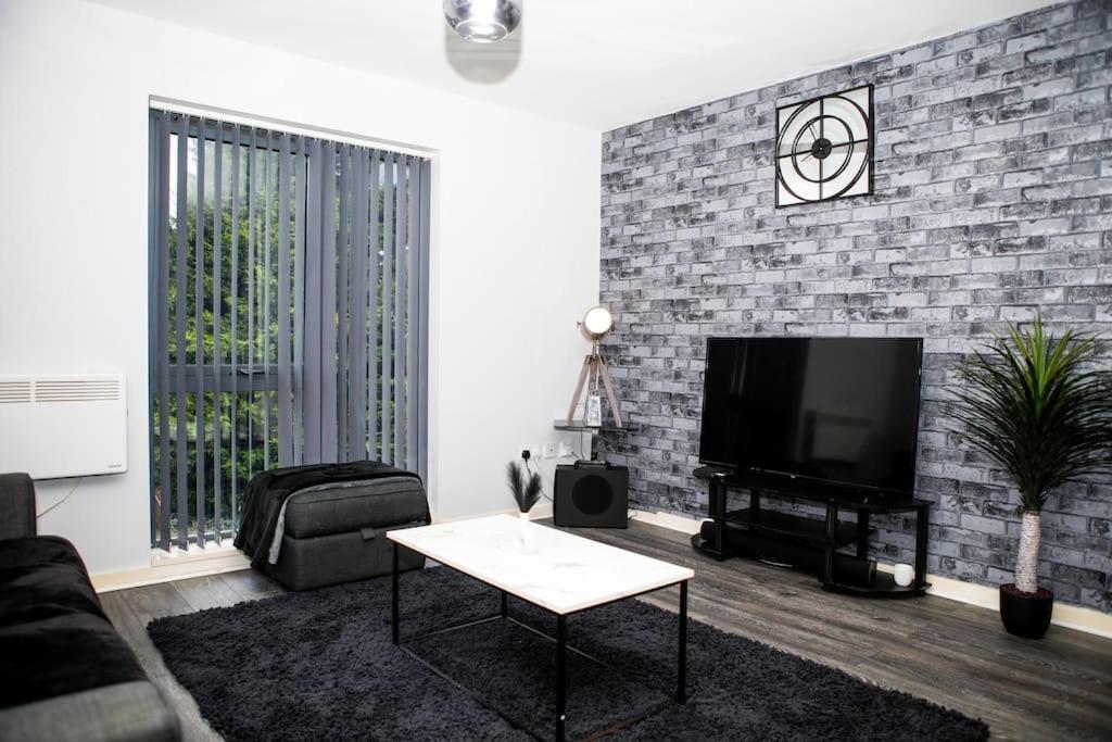 Stylish Two-Bedroom Salford Quays Apartment Manchester Exterior foto